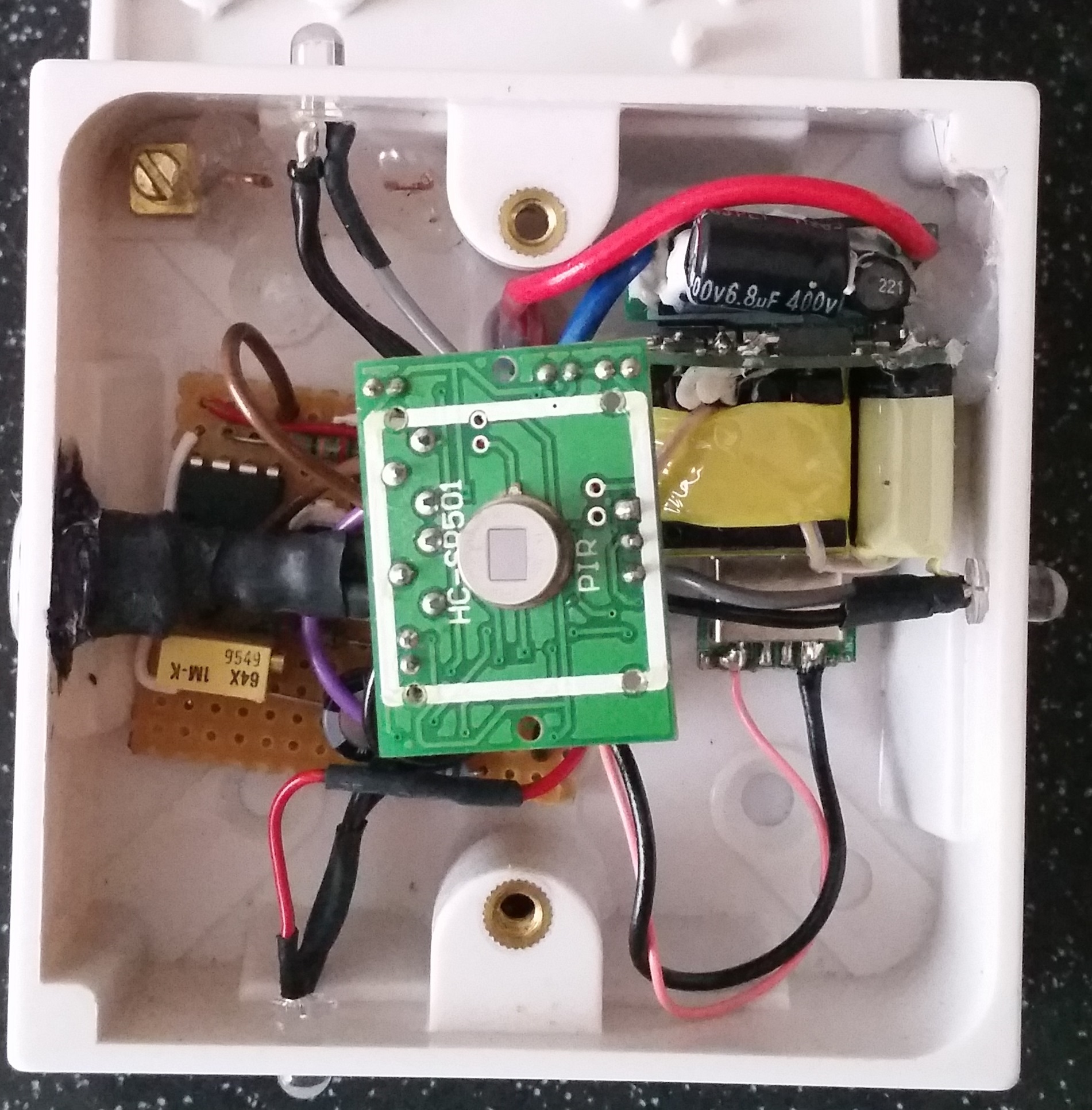 centre|Internal layout of corridor light